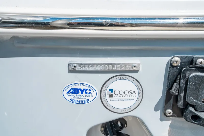 Slide: The Image of Sea Hunt ULTRA 305 CB 2026 - 31