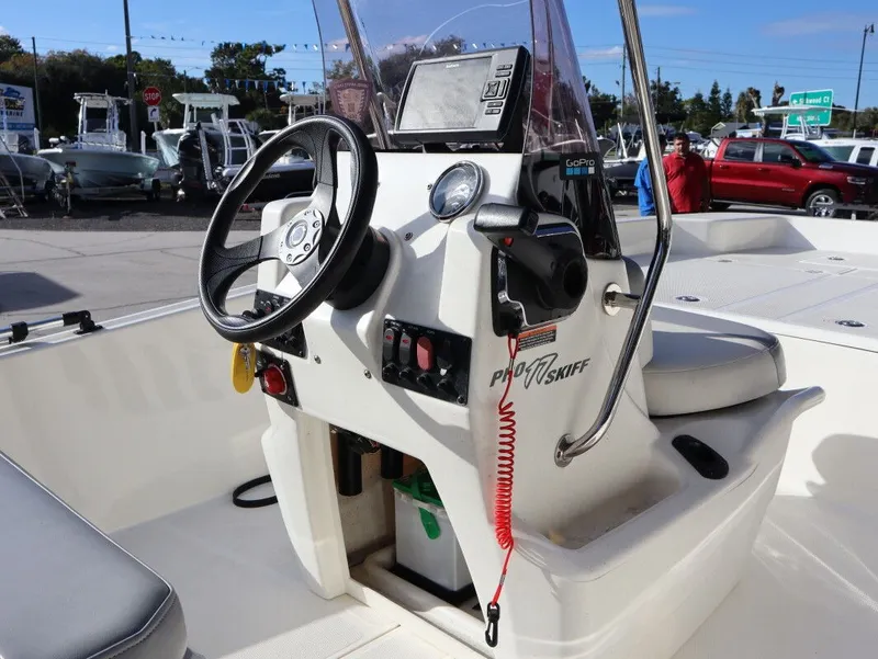 Slide: The Image of Mako Pro Skiff 17 CC 2019 - 6