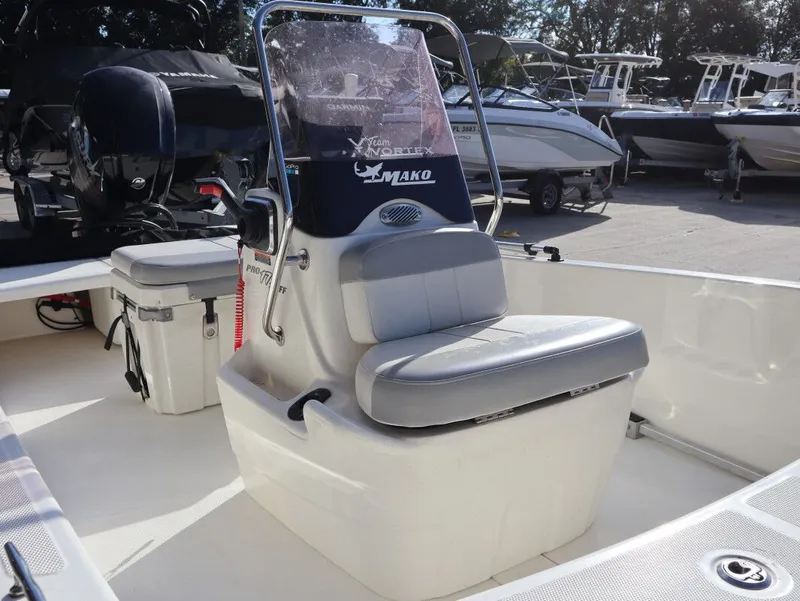 Slide: The Image of Mako Pro Skiff 17 CC 2019 - 8