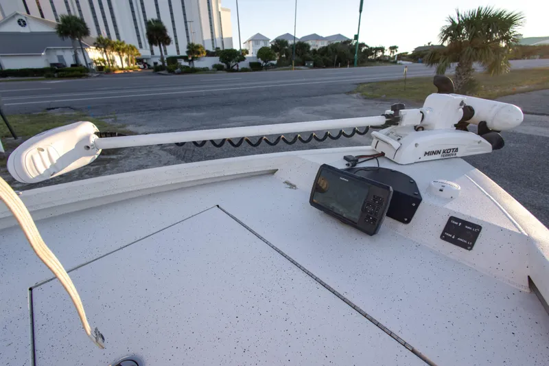 Slide: The Image of 2020 Vexus AVX1980CC boat with Minn Kota trolling motor and Garmin fishfinder. - 24