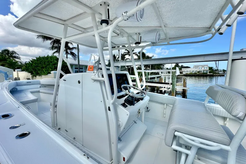 Slide: The Image of 2006 Jupiter 31FS boat interior with helm, seating, and waterfront view. - 44