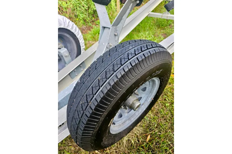 Slide: The Image of Trailer tire on a 2006 Jupiter 31FS, showcasing tread and wheel detail. - 75