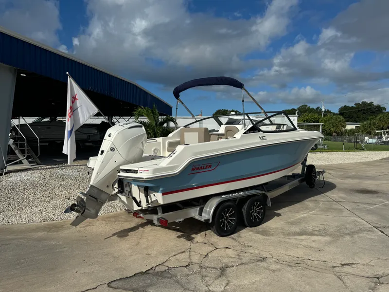 Slide: The Image of Boston Whaler 210 Vantage 2026 - 2