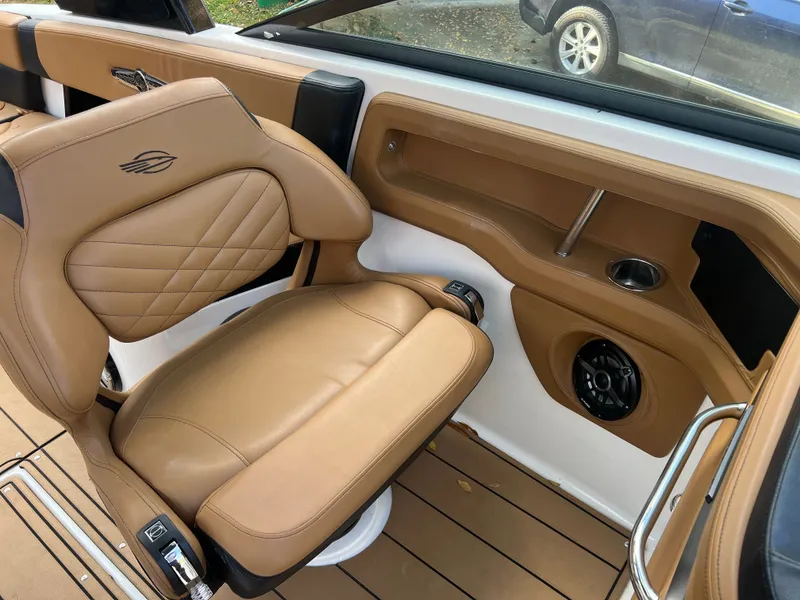 Slide: The Image of Chaparral 30 Surf Black Edition 2022 - 10