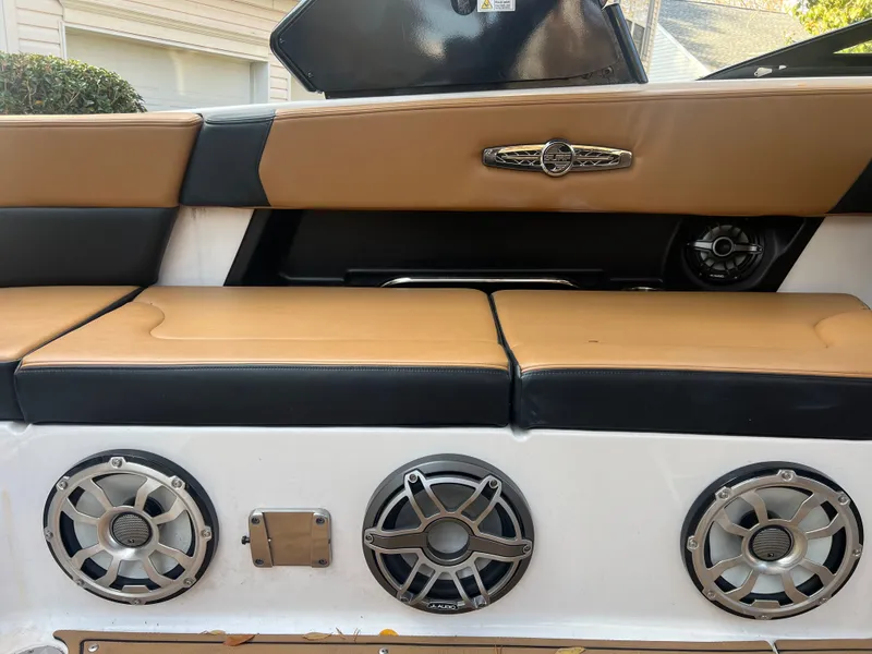 Slide: The Image of Chaparral 30 Surf Black Edition 2022 - 22