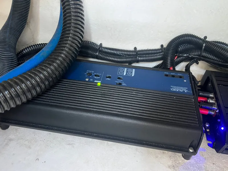 Slide: The Image of Chaparral 30 Surf Black Edition 2022 - 26