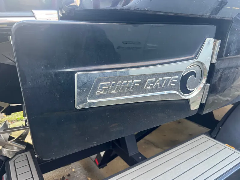 Slide: The Image of Chaparral 30 Surf Black Edition 2022 - 29