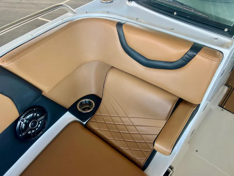 Slide: The Image of Chaparral 30 Surf Black Edition 2022 - 31