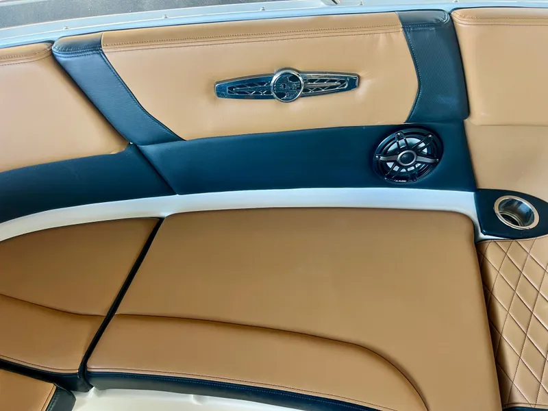 Slide: The Image of Chaparral 30 Surf Black Edition 2022 - 32