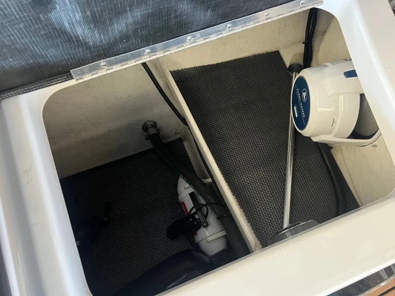 Slide: The Image of Chaparral 30 Surf Black Edition 2022 - 38