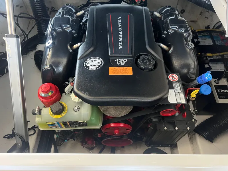 Slide: The Image of Chaparral 30 Surf Black Edition 2022 - 48