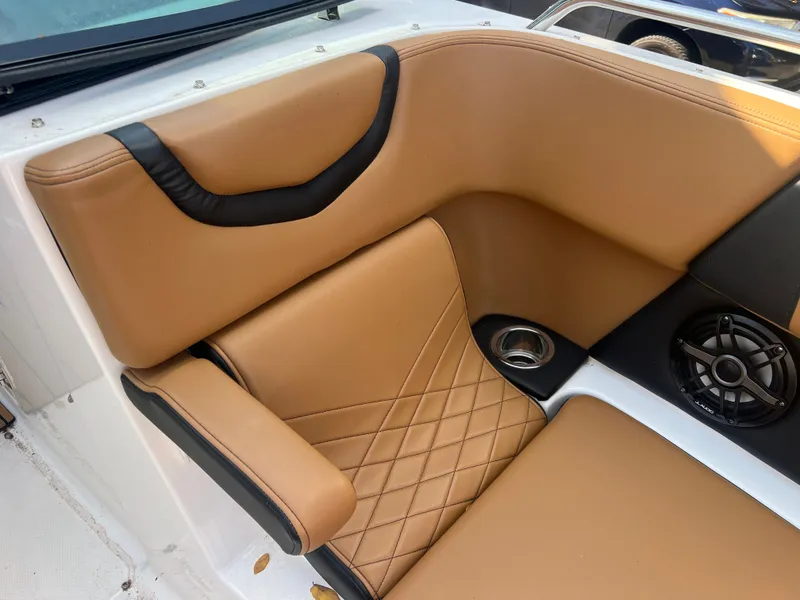 Slide: The Image of Chaparral 30 Surf Black Edition 2022 - 7