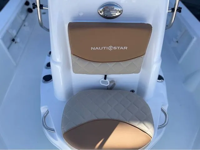 Slide: The Image of NauticStar 214 2026 - 13