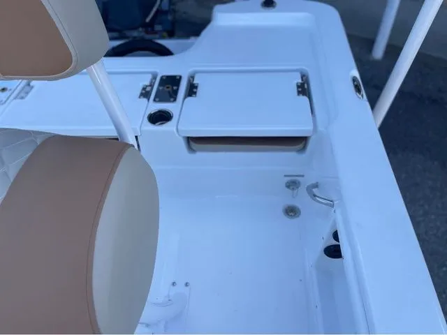 Slide: The Image of NauticStar 214 2026 - 17