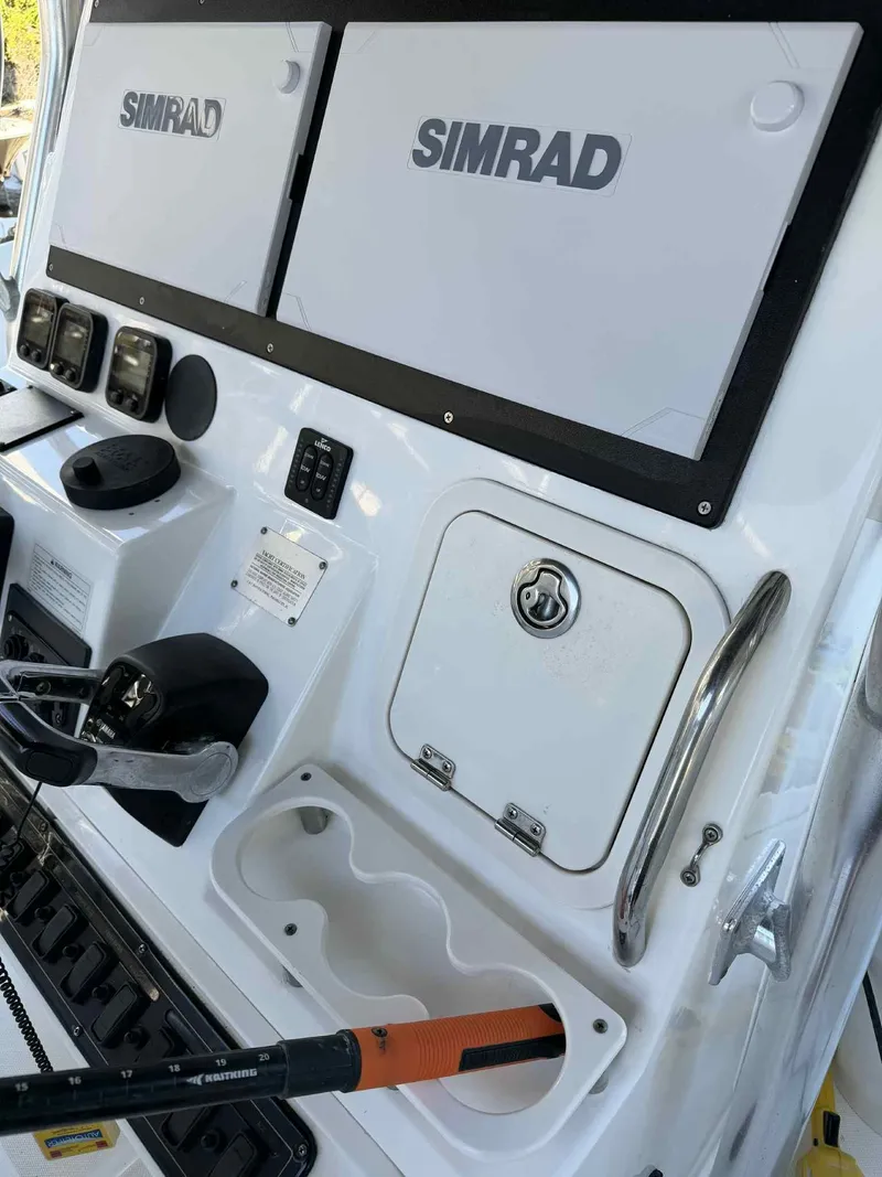 Slide: The Image of Century 3200 Center Console 2004 - 27