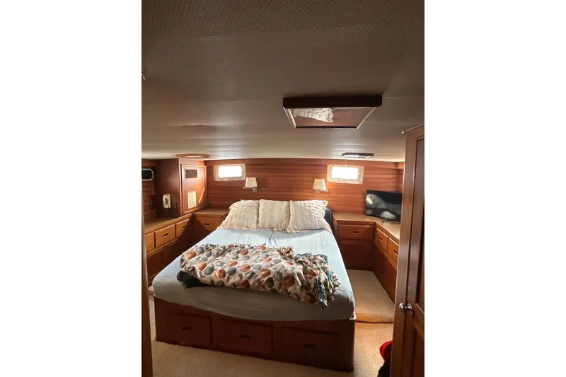Slide: The Image of 1985 Kong & Halvorsen Island Gypsy yacht bedroom with cozy bed and wooden interior. - 24