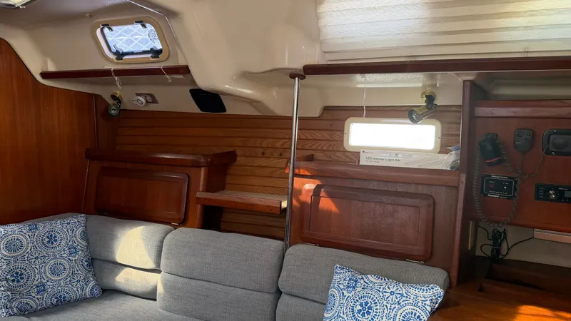 Slide: The Image of Hunter 37.5 1996 - 1