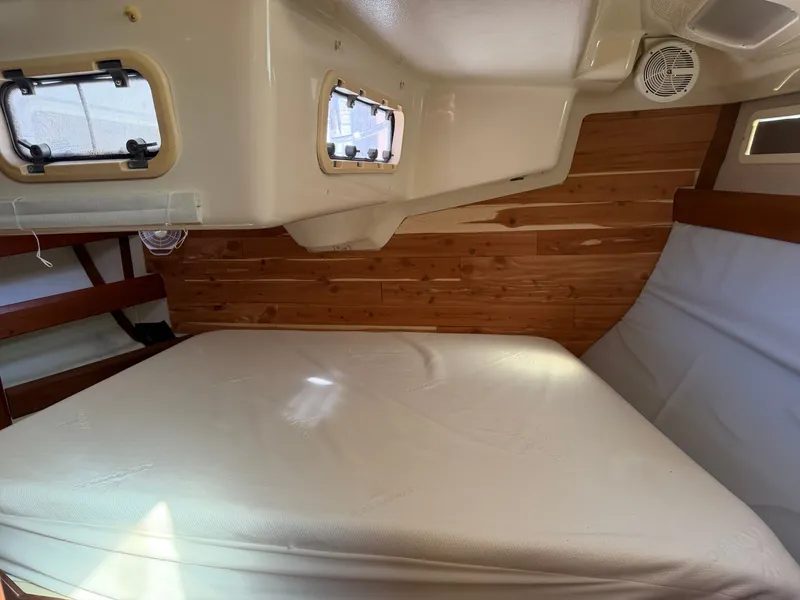 Slide: The Image of Hunter 37.5 1996 - 10