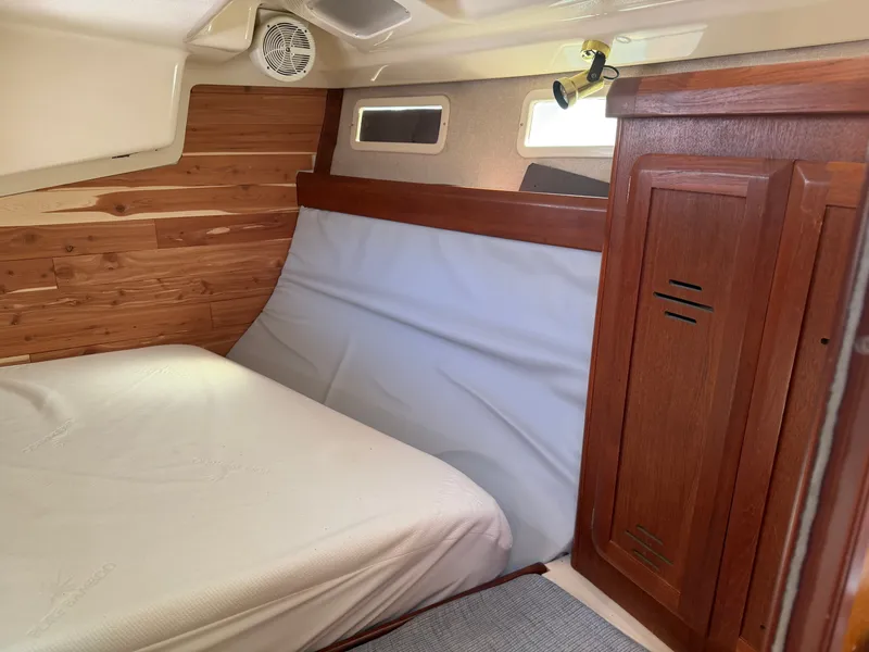 Slide: The Image of Hunter 37.5 1996 - 11