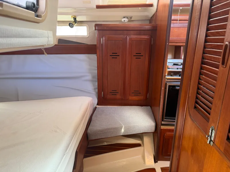 Slide: The Image of Hunter 37.5 1996 - 12