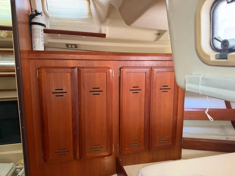 Slide: The Image of Hunter 37.5 1996 - 14