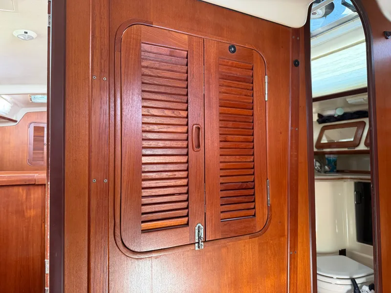 Slide: The Image of Hunter 37.5 1996 - 15