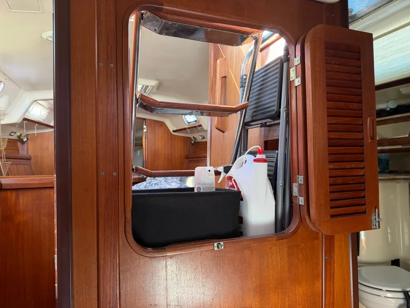 Slide: The Image of Hunter 37.5 1996 - 16