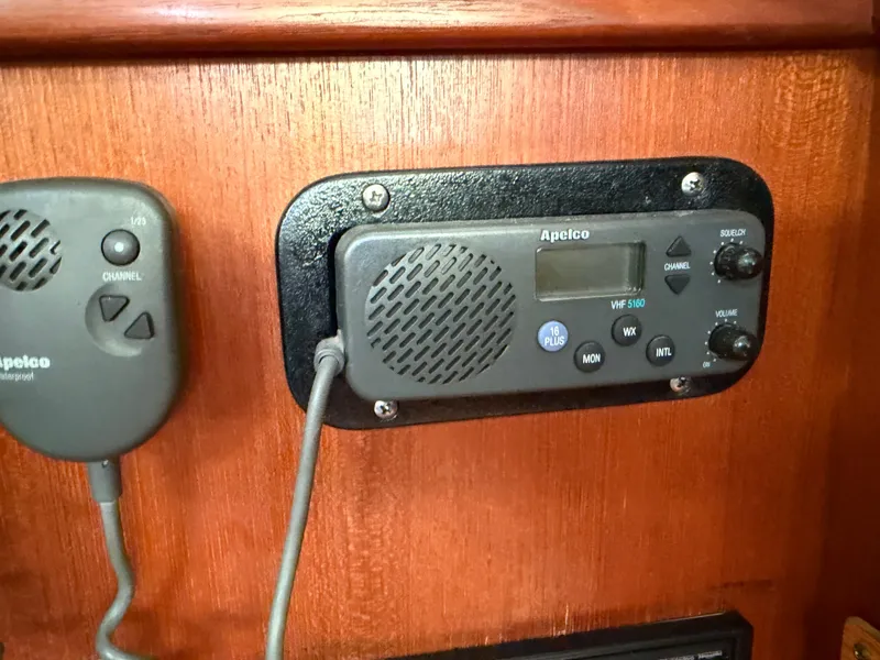 Slide: The Image of Hunter 37.5 1996 - 25