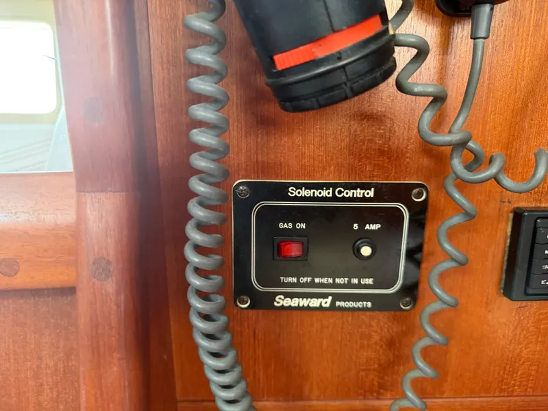 Slide: The Image of Hunter 37.5 1996 - 26