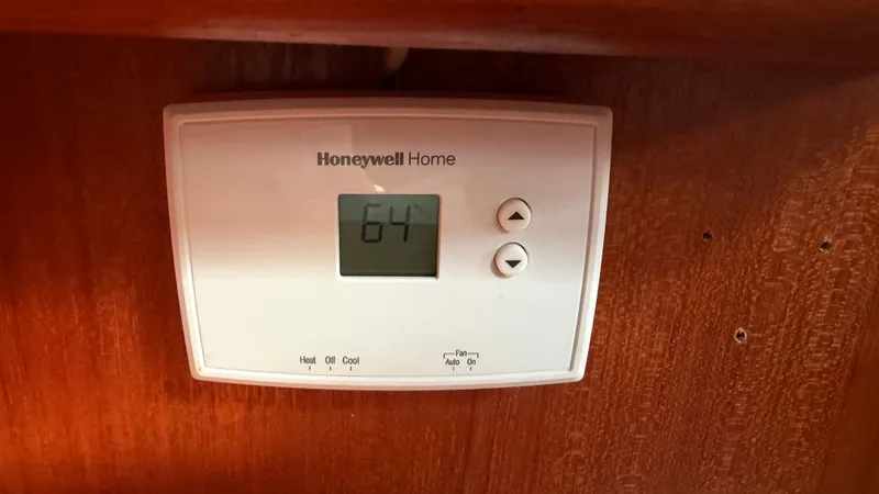 Slide: The Image of Hunter 37.5 1996 - 27