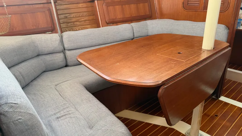 Slide: The Image of Hunter 37.5 1996 - 30