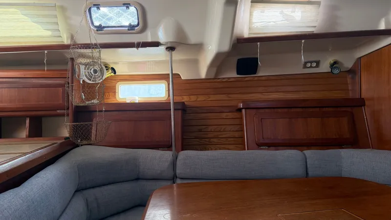 Slide: The Image of Hunter 37.5 1996 - 31