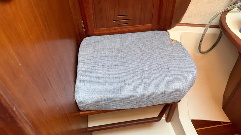 Slide: The Image of Hunter 37.5 1996 - 33