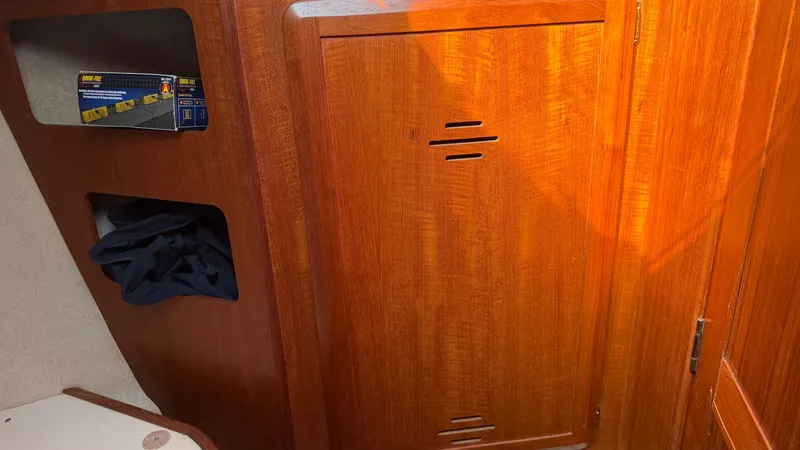 Slide: The Image of Hunter 37.5 1996 - 35