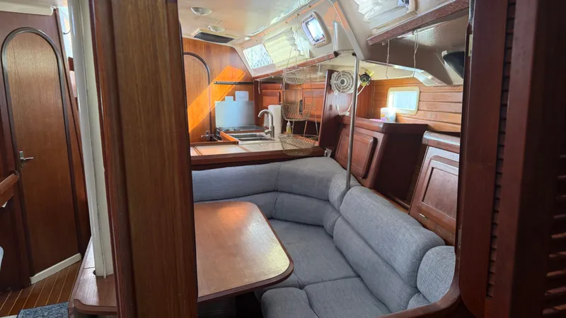 Slide: The Image of Hunter 37.5 1996 - 37