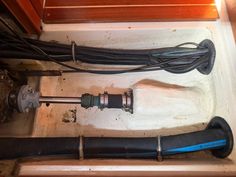 Slide: The Image of Hunter 37.5 1996 - 43