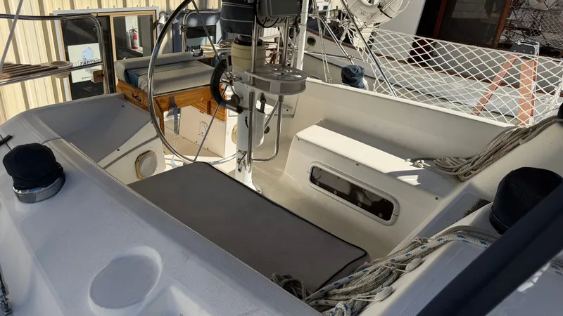 Slide: The Image of Hunter 37.5 1996 - 45