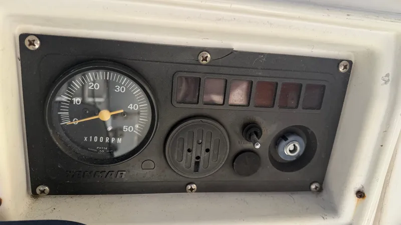 Slide: The Image of Hunter 37.5 1996 - 47