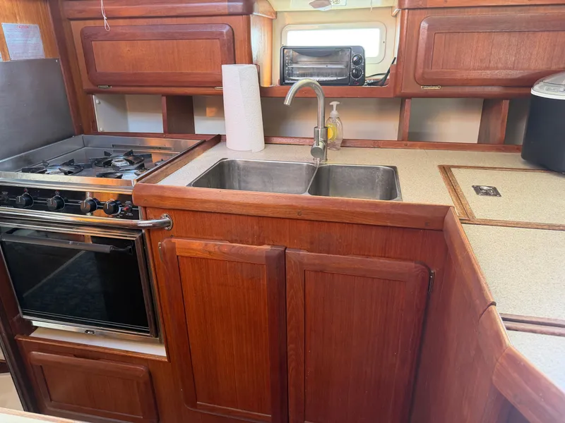 Slide: The Image of Hunter 37.5 1996 - 5