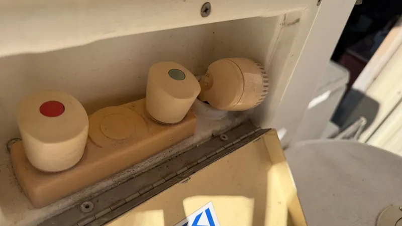 Slide: The Image of Hunter 37.5 1996 - 53