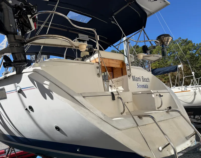 Slide: The Image of Hunter 37.5 1996 - 60