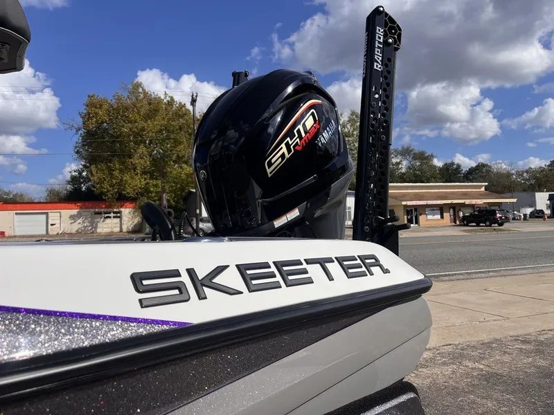 Slide: The Image of Skeeter FXR21 FLEX 2026 - 21