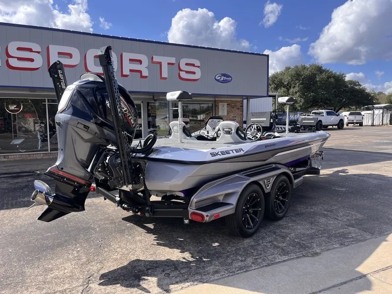 Slide: The Image of Skeeter FXR21 FLEX 2026 - 7