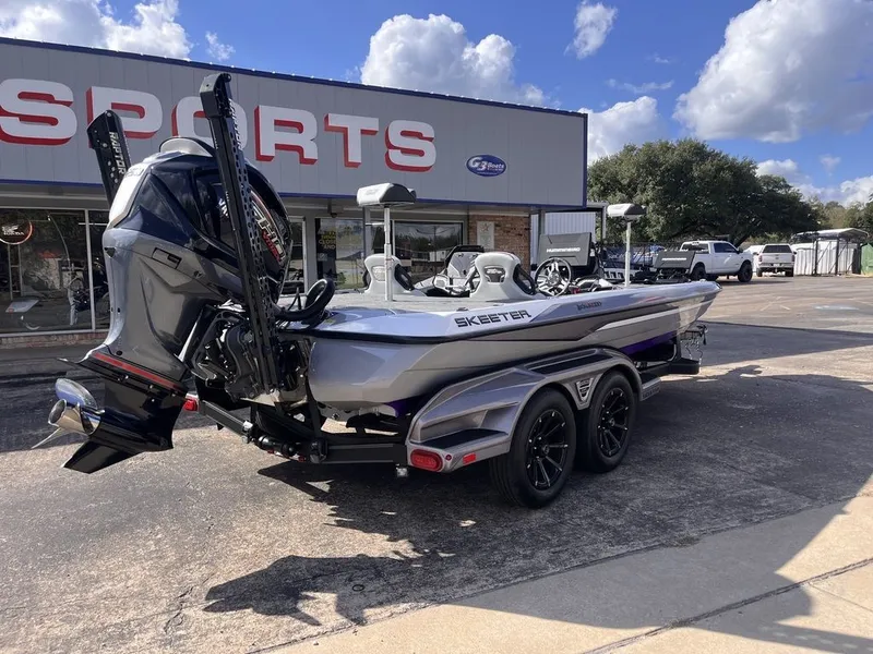 Slide: The Image of Skeeter FXR21 FLEX 2026 - 8