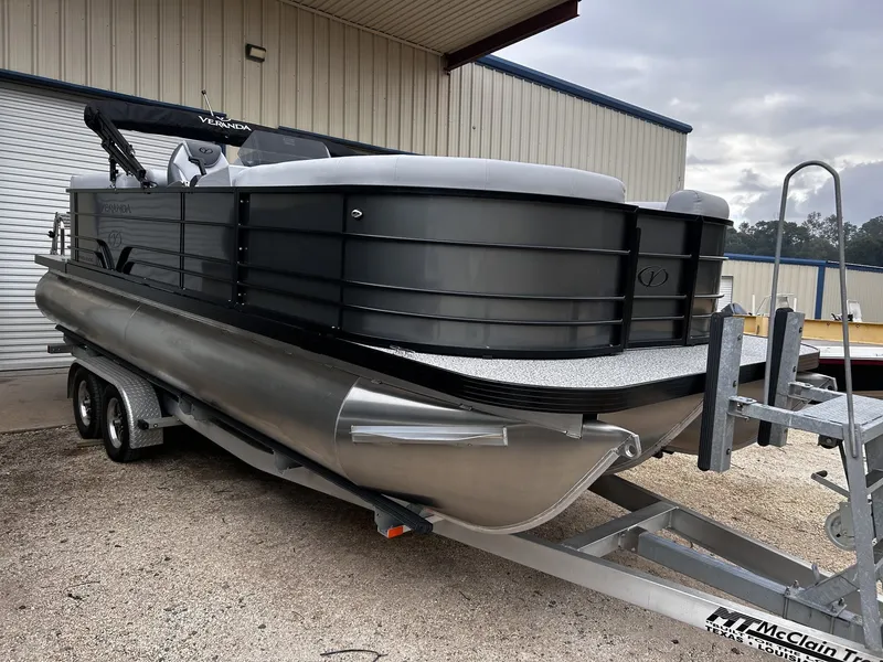 The Image of Veranda Vista View Series X22RC TRITOON 2026 - 1