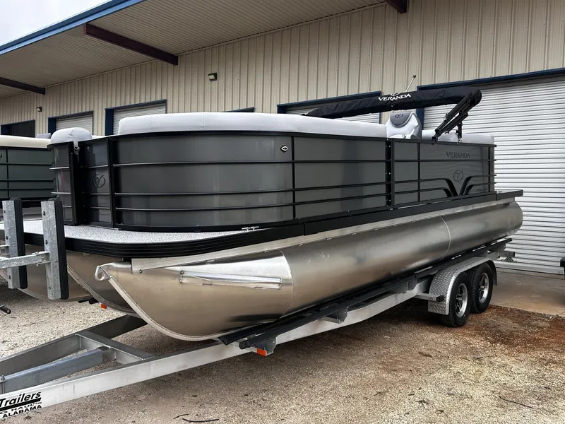 Slide: The Image of Veranda Vista View Series X22RC TRITOON 2026 - 3