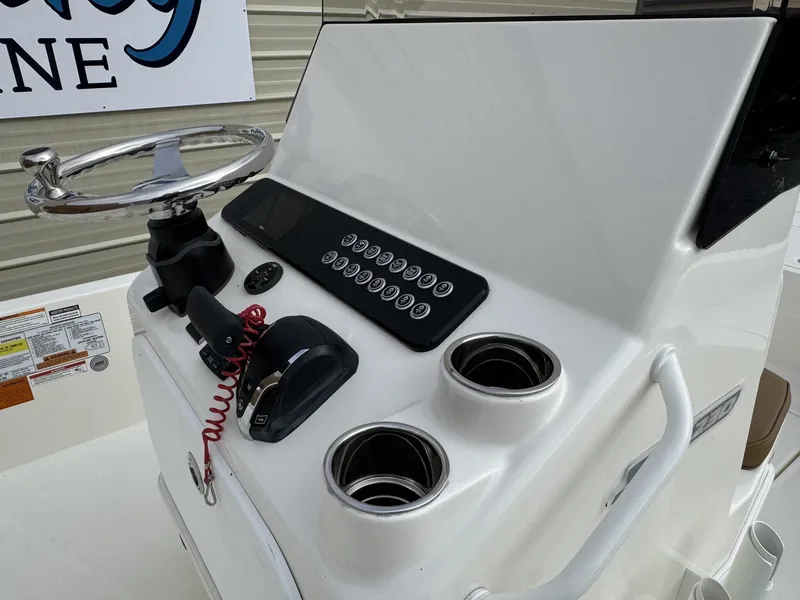 Slide: The Image of Skeeter SX230 2026 - 6