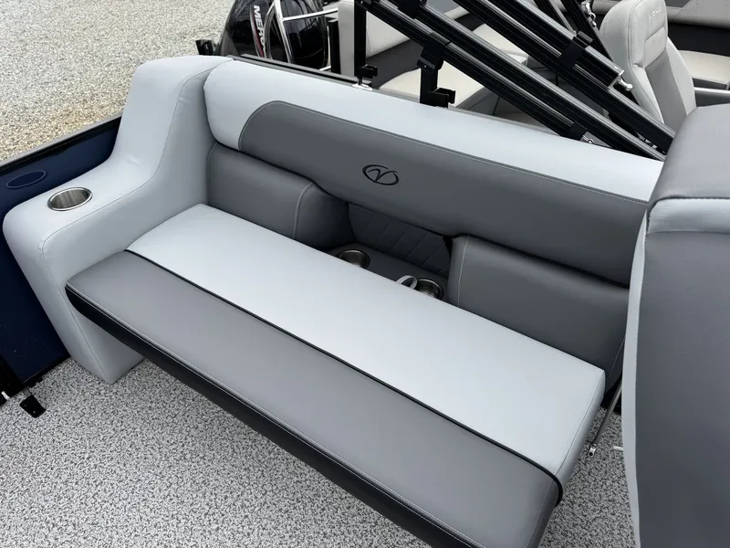 Slide: The Image of Veranda Vista View Series 20RC TRITOON 2026 - 10