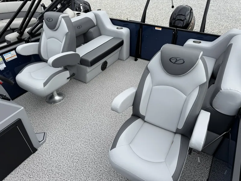 Slide: The Image of Veranda Vista View Series 20RC TRITOON 2026 - 5