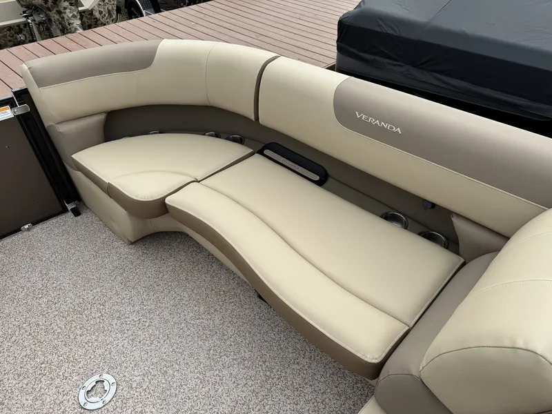 Slide: The Image of Veranda Relax Series 22RC WITH 200HP 2026 - 4